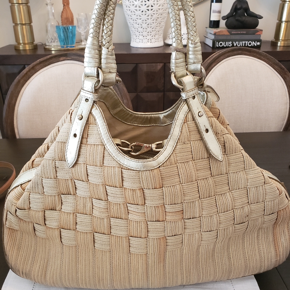 COLE HAAN bag with clasp closure